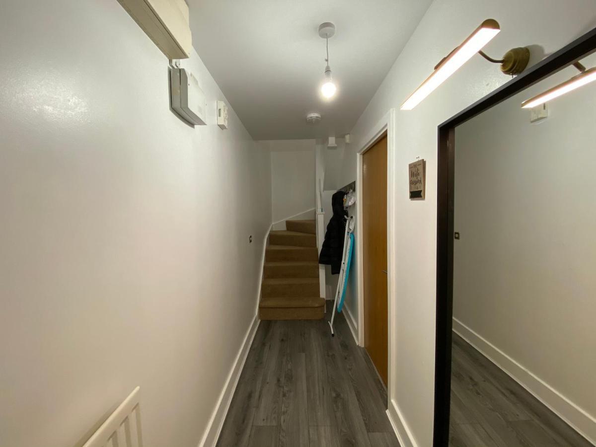 Luxe Place - Netflix & Workspace For 6 Birmingham Exterior photo